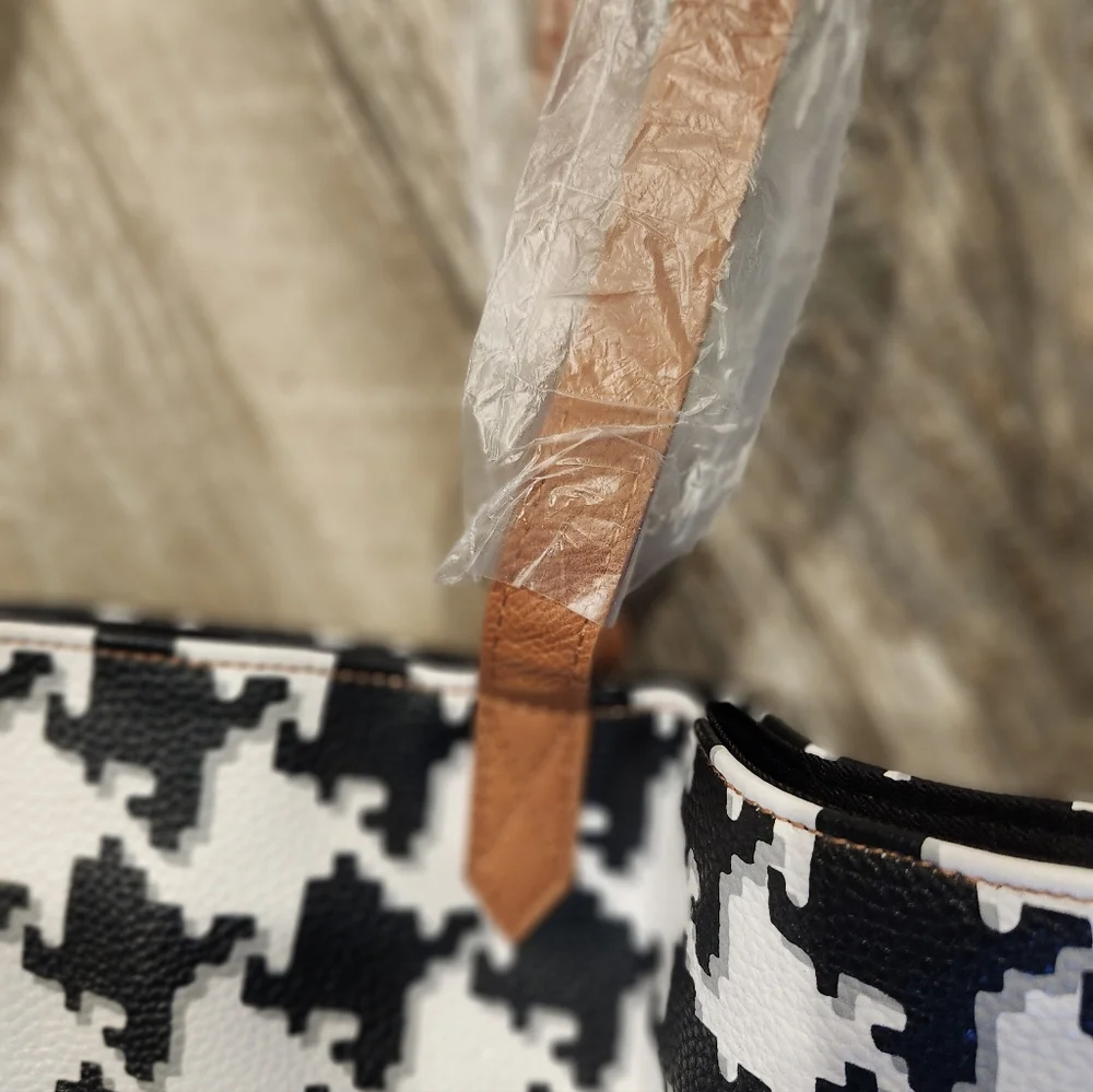 Thirty-One Modern Tote Bag – Classic Houndstooth Pebble, Black/White, Vegan